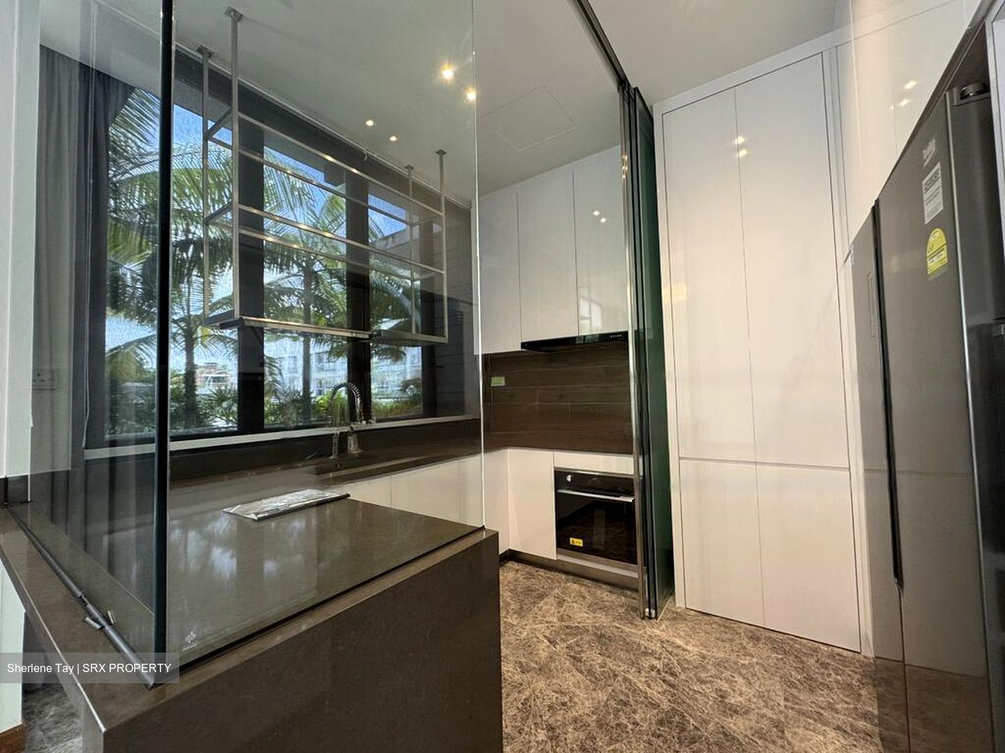 Sunrise Avenue (D28), Terrace #484923391